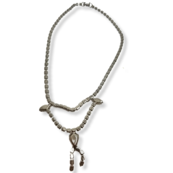 VINTAGE 1940s SILVERTONE CHAIN & DIAMANTE NECKLACE - Picture 7 of 8